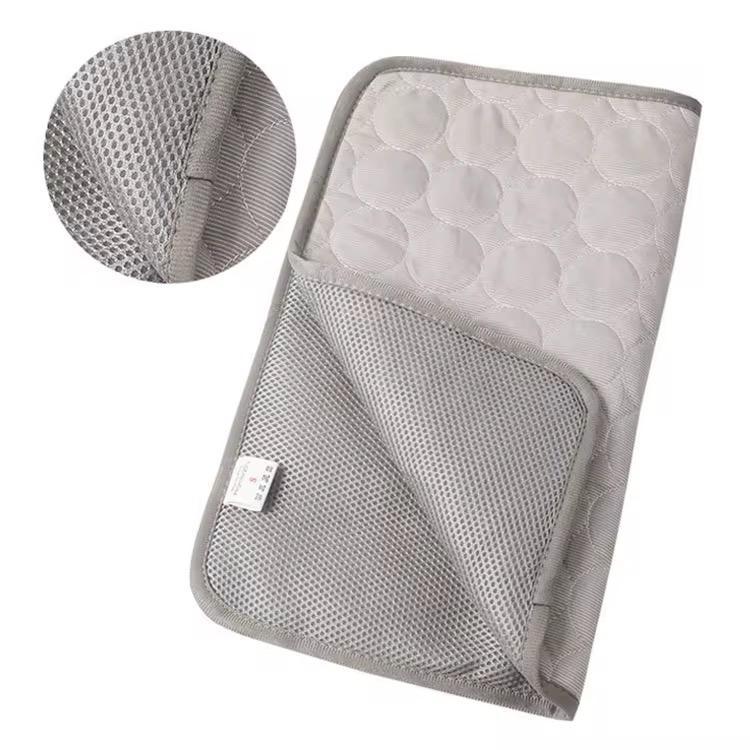 Grå-beige selvkølende silkemåtte til hund fra ByDoodleDog